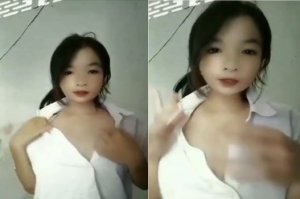 Sex nữ sinh mới lớn đã thích khoe vú